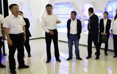 市审计局局长王宝山一行到网信快3参观调研