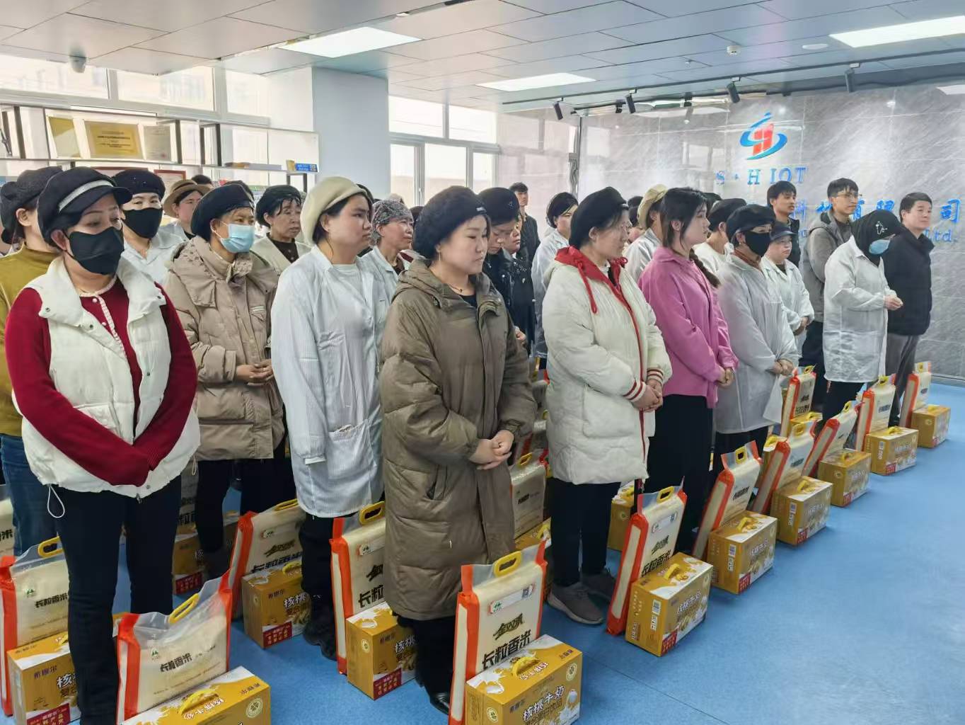和记集团宁夏分公司RFID智能卡工厂开斋送暖 共筑协调企业家园