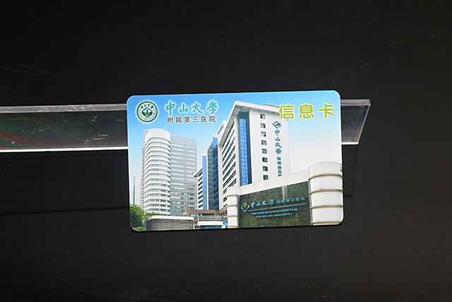 滴胶卡是怎么生产出来的？？？？？？